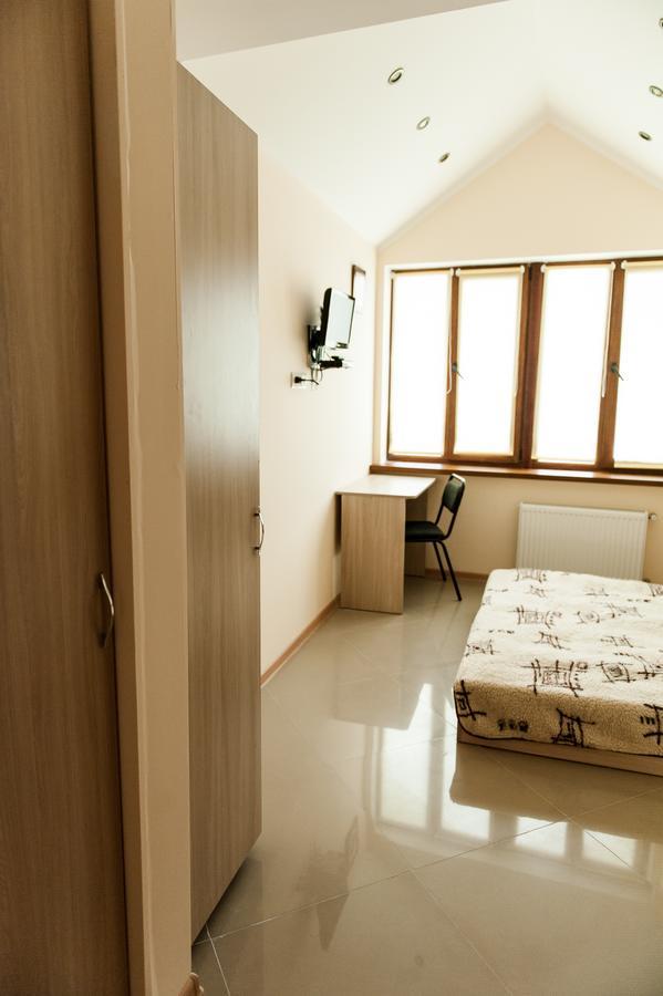 Minihotel Freedom リヴィウ エクステリア 写真